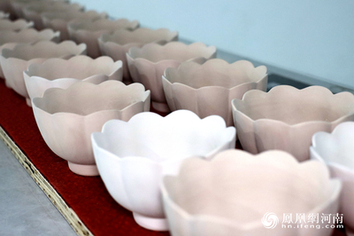 河南寶豐 傳承汝瓷技藝 助力鄉(xiāng)村振興的文化藝術(shù)產(chǎn)品
